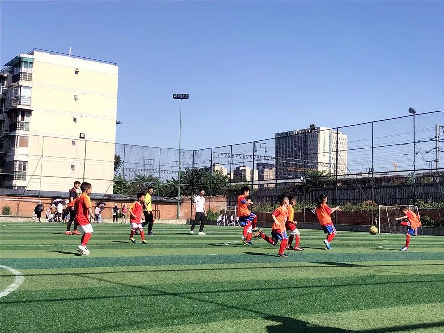 小孩足球联赛的冠军_联赛足球小孩冠军名单_联赛足球小孩冠军是谁