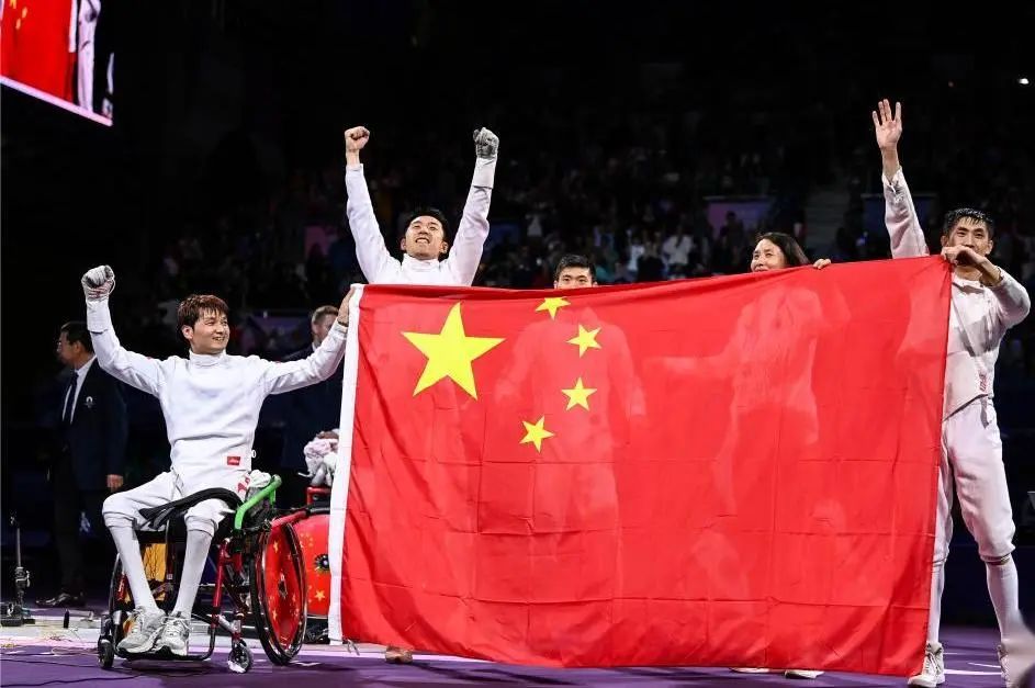 轮椅击剑赛场中国队包揽四金_中国轮椅击剑连夺4金_上海轮椅击剑冠军