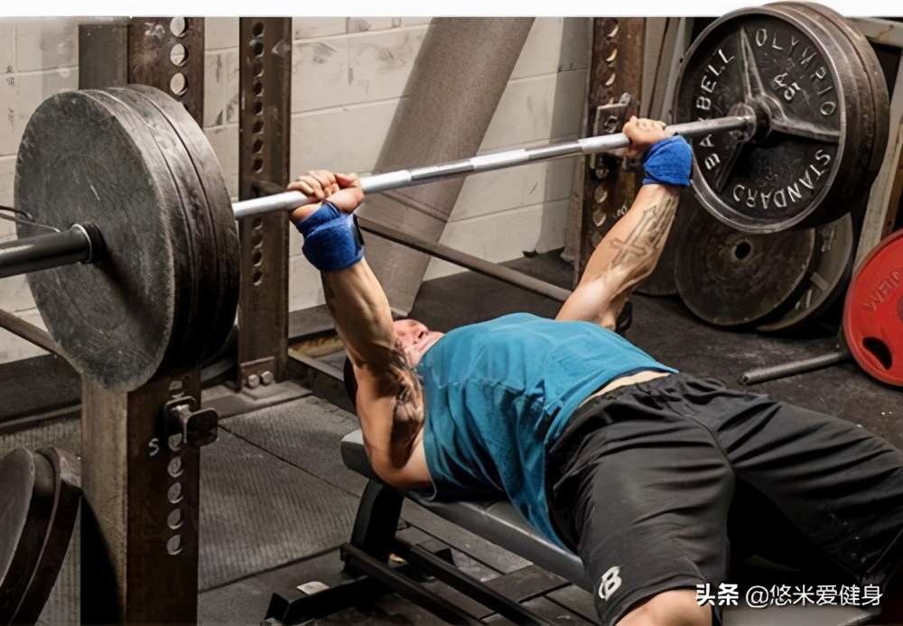 三角肌健身视频_健身三角肌_三角肌健身图片