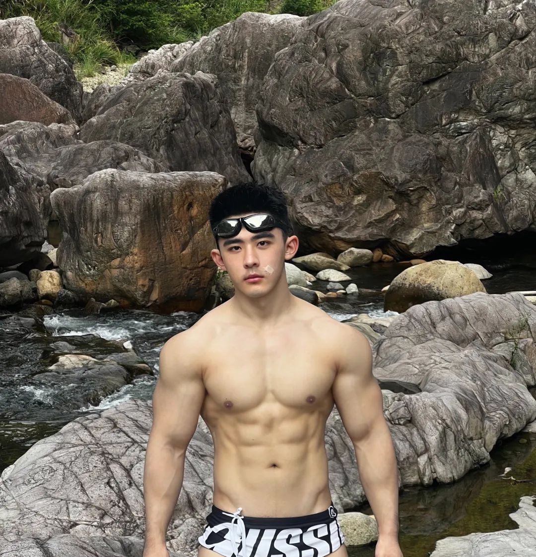 三角肌健身动作_三角肌健身视频_健身三角肌