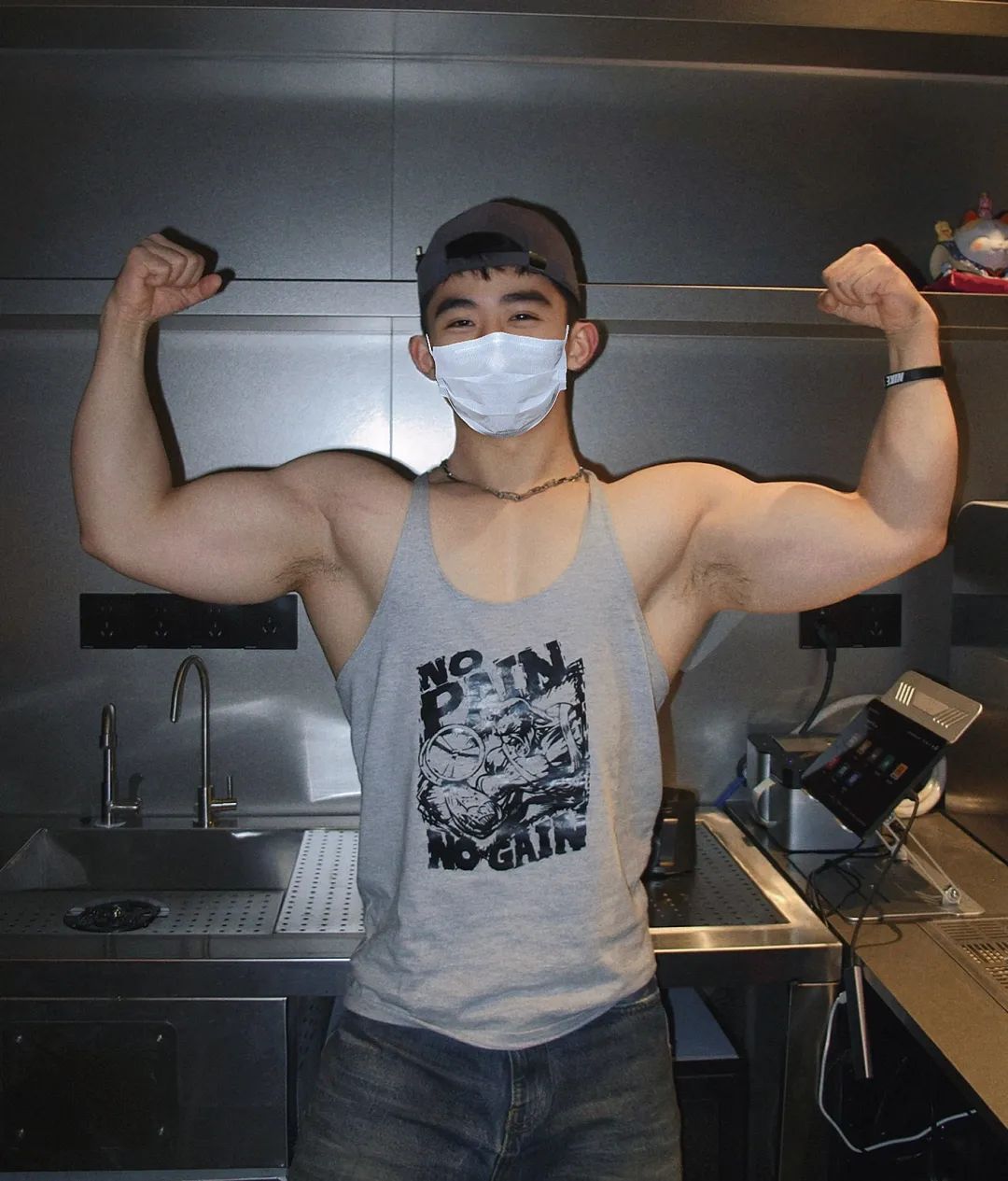 三角肌健身视频_三角肌健身动作_健身三角肌