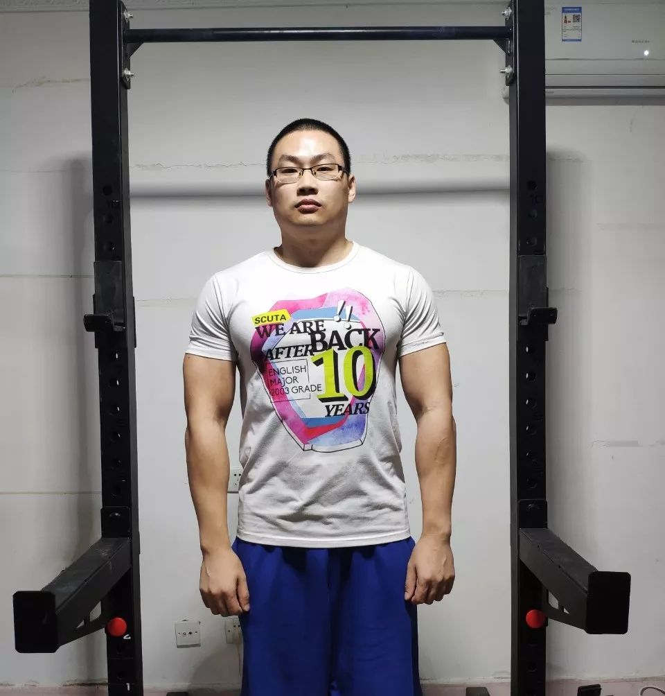 健身三角肌_三角肌健身器材_三角肌健身房锻炼方法